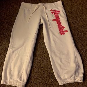 White aéropstale sweatpants.